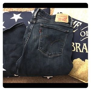 Levis 712